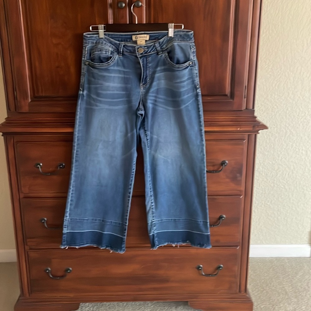 Cropped Wide Leg Jean